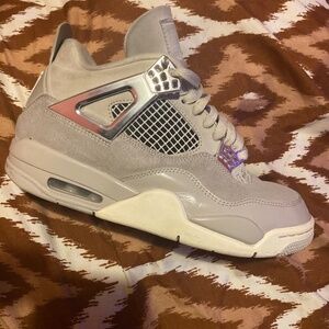 Women Jordan 4’s